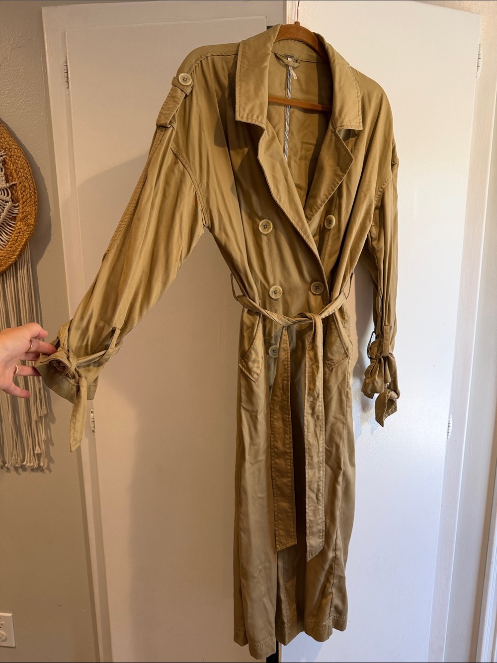 Free People all tied up slouchy Long Tan Trench Coat with ties - Picture 6 of 8